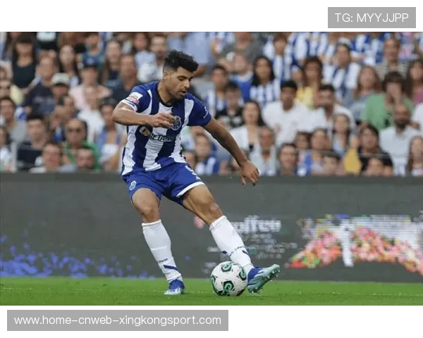 波尔图塔雷米头球冲顶助攻前锋完成制胜一击：一场关于默契与拼搏的足球软文